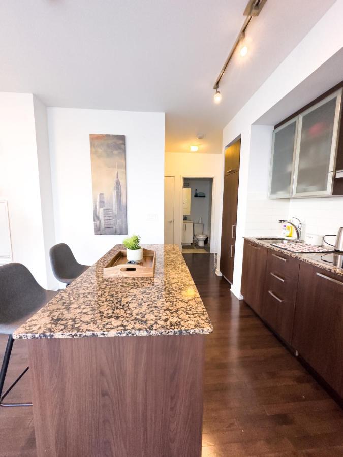 Luxury 2 Bedrooms With Lakeview Cn Tower Entertainment District Rogers Centre Toronto Kültér fotó