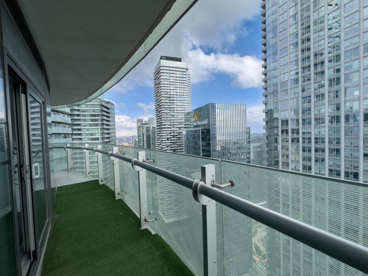 Luxury 2 Bedrooms With Lakeview Cn Tower Entertainment District Rogers Centre Toronto Kültér fotó