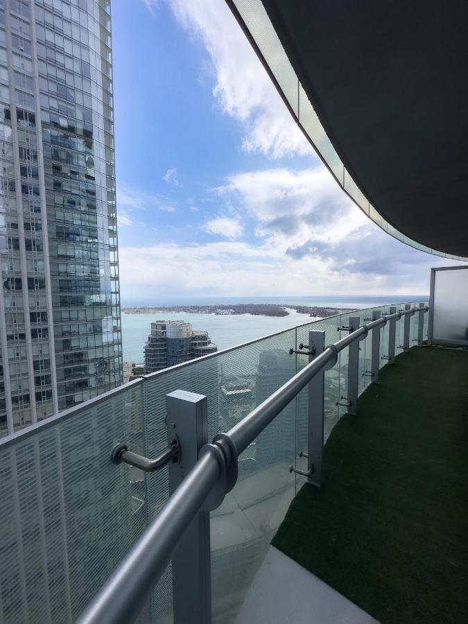 Luxury 2 Bedrooms With Lakeview Cn Tower Entertainment District Rogers Centre Toronto Kültér fotó