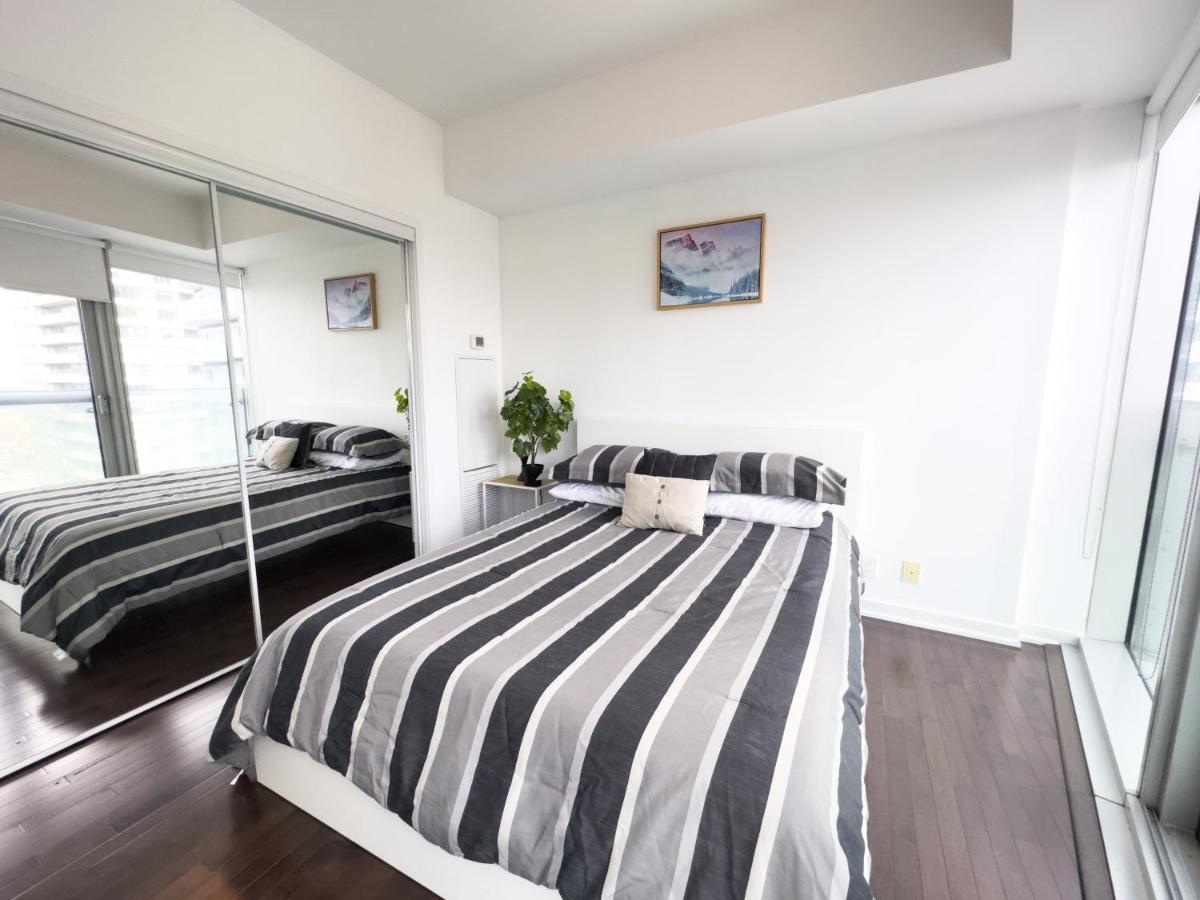 Luxury 2 Bedrooms With Lakeview Cn Tower Entertainment District Rogers Centre Toronto Kültér fotó