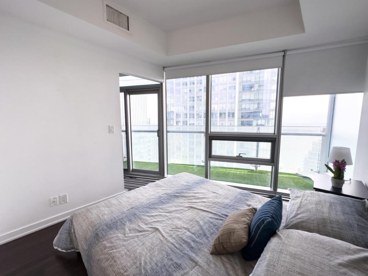 Luxury 2 Bedrooms With Lakeview Cn Tower Entertainment District Rogers Centre Toronto Kültér fotó