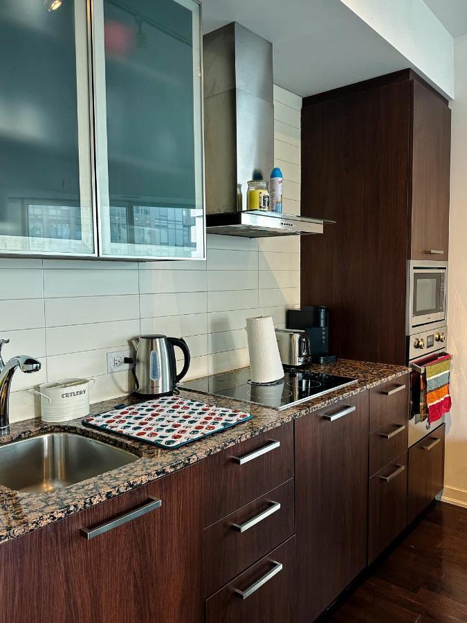 Luxury 2 Bedrooms With Lakeview Cn Tower Entertainment District Rogers Centre Toronto Kültér fotó